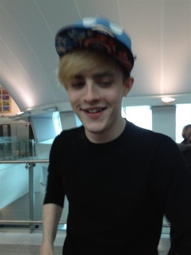 I'm Edwards Girl_ I need Edward to live ♥