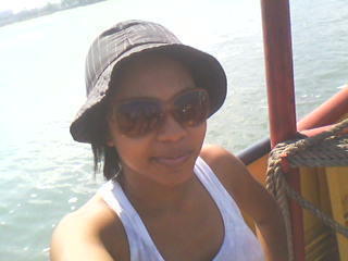Eu sou uma garota de 18 anos, ariana, objetiva e impulsiva....Vivendo a vida....
