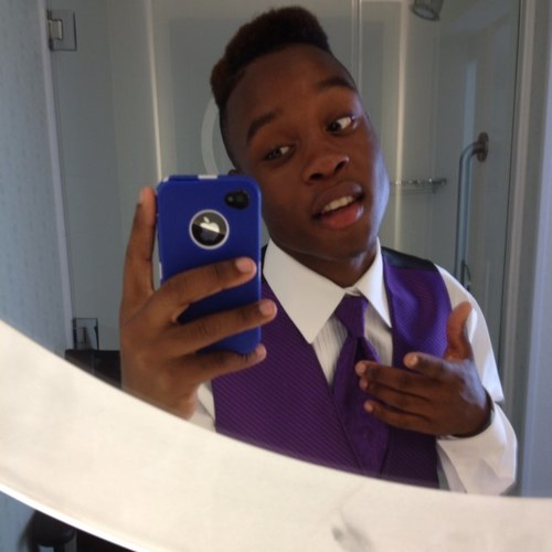 NAME: ELLIOTT O'NEIL . 5WORDS: MONEY , RESPECT , INDEPENDENT , ATHELETIC , && NO BULLSHITT . Get it how you live boii  only Real NIGKAS Follow Me !'