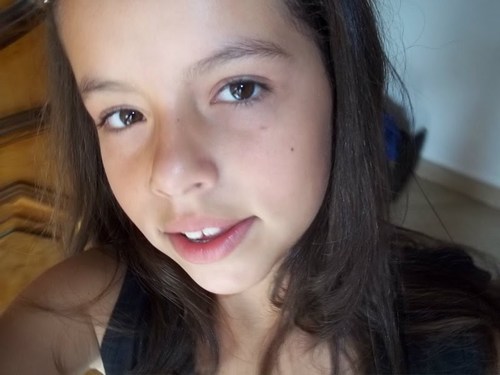 -10 anos de vida,100% São Paulina.Gosto de sorvete e amo salada . Quer saber mais ? Fallow-me !