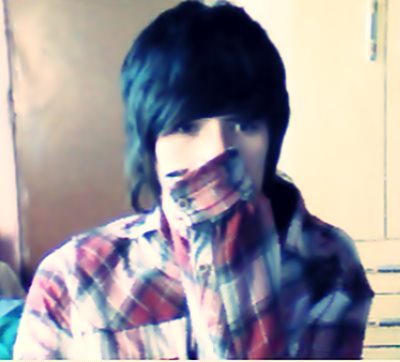 tenho 19 anos , curto rock n' roll, nao gosto muito de sair e quando estou em casa gosto de mecher no pc e ouvir musica !
