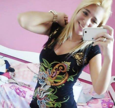 Adoro sair  amo meus amigos sou muito alegre e não deixo me derrubarem :D
