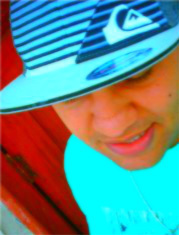 '  - Solteiro sim  ,  sozinho às vezes, On line Seeempre  ;) '