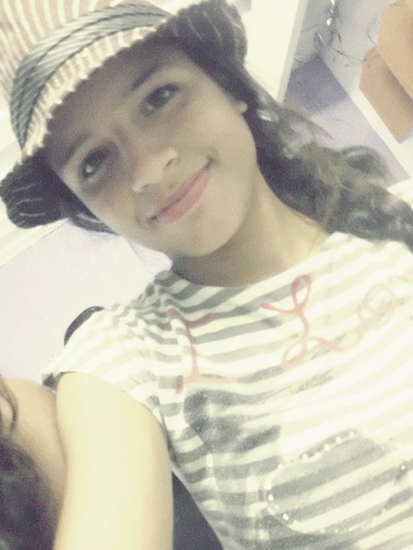 tenho 15 anos , gosto mt da minha vida  sou brinkalhona, chatiinha rs , legal , gosto de pessoas qe me entedem . RECALQUE AKI BATE E VOLTA
