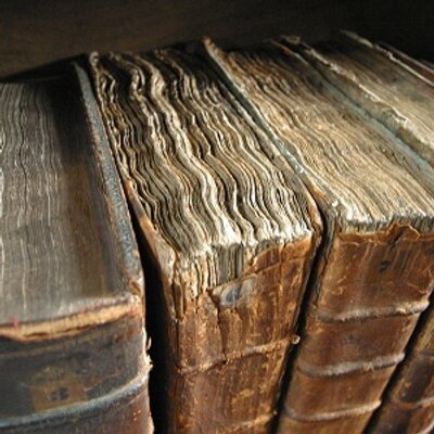 A Dusty Bookshelf Adustybookshelf Twitter