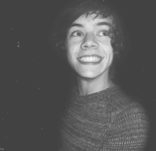 every word, every smile gives me more strength to continue with the hope of one day embrace you @Harry_Styles , my life. x