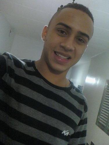 Cantor, Compositor e Feliz. nosso lema é um só #progressoEhumildade ....