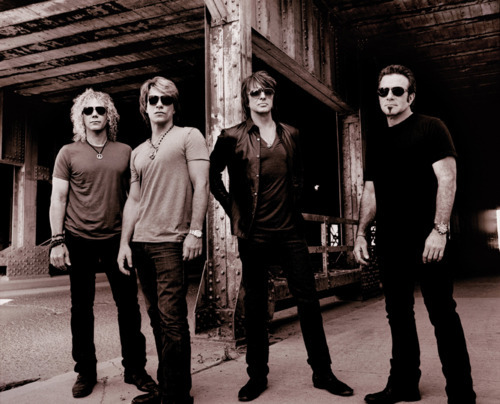 Trechos de clássicos, Fotos e vídeos da banda @BonJovi