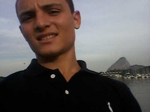 Brasileiro, simpatico, Santista e membro da Torcida Jovem do Santos, Soldado do Exército Brasileiro, comprometido, a procura de amizades.