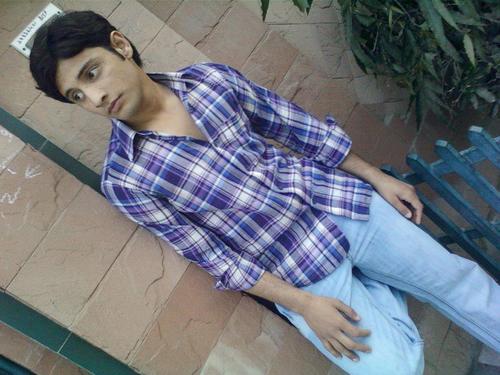 IAmDaOneForYu's profile picture. DASTAAN TO HASRAT KI HOA KRTI HE, JUNOUN KI HOA KRTI HE, LUTTE SUKON KI HOA KRTI HE. VO LAKH KREN KOSHGSH GIR K SAMBHALNE KI, SAHARA NA