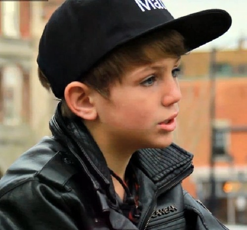I'm a BGirl. I'm here to support the amazing @MattyBRaps I Love You Matty You're my everything. @MattyBRaps Followed Me On 12/08 at 04:26. BEST DAY !