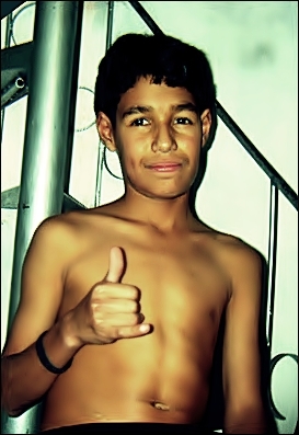 14 anoos, Priimo da @Anna_SFA, irmão da @_PR1NC3S4, Namoorado Della @_BiiiaLobo. quer sabeer + seguue euu ;))
Add lá: http://t.co/At94nL0WoV