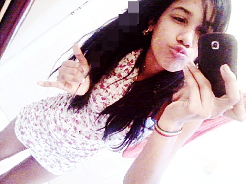 As críticαs não me αbαlαm,os elogios não me iludem, sou o que sou não o que fαlαm,vivo o presente, espero o futuro e sincerαmente dαne-se o pαssαdo...♠♠