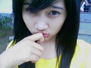 aku orangnya suka ama orang apa adanya saja dan dia perhatian,baik,rendah hati,cinta alam
cintailah aku dengan sepenuh hatimu agar hubungan kita tetap bahagia