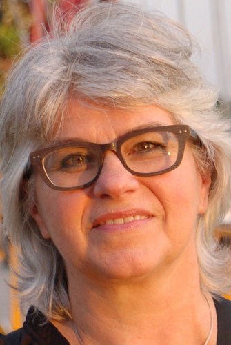 echtgenote en moeder-ouderenadviseur en tieneropvoeder-denker en doener-reiziger en dromer-muziekmaker en liefhebber