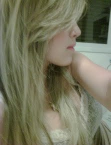 to longe de ser garota perfeita, mas com certeza as minhas imperfeições me faz unica ..