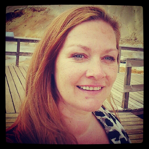 Mom, friend, Eurovision journalist, wannabe Icelandic, teacher. I'm into music, Rosenborg, travelling, running, reading, food and wine, photography and fashion.