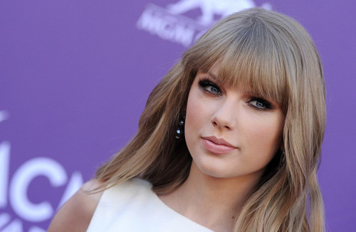 Made this to support the beautiful and flawless Taylor Swift! I love her forever and always!♥♥