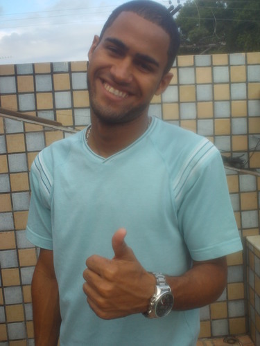 Um aprendiz da vida, um cara que apenas corre atrás da felicidade...