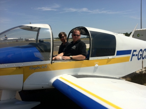 At Cosmo Flight School, we believe the only thing better than watching an airplane fly is being at the controls – flying it. Come and Learn to fly in France!