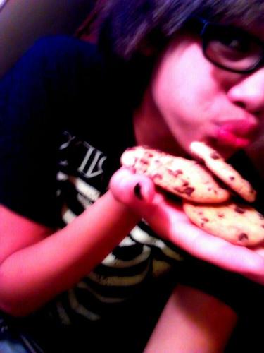 holla :3 well i like candy :] BOTDF BVB SECONDHAND SERENADE AND PIERCE THE VEIL ohh and did i mention candy :33 well thats about iht c: