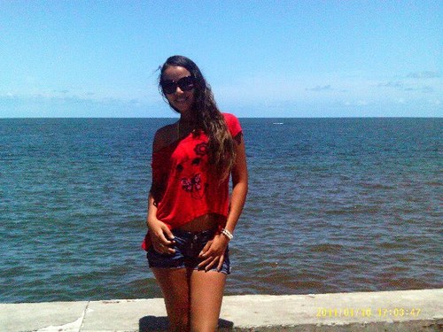 Eu sou a filhinha da mamãe, Sou cheia de objetivos e sonhos, busco sempre o melhor e ser melhor!! sou palhaça, brincalhona, sou criança e adulto. eu sou Daniela