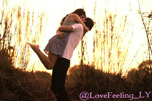 Op de wereld staan wel duizend rozen, al gaf ik elke roos aan jou was dat nog niet genoeg om te zeggen hoeveel ik van je hou ♥ ~ Just Follow ♥