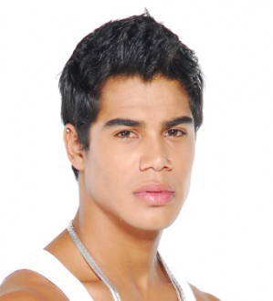 Ator e Músico do Rebeldes. Fundador da Banda Melanina Carioca, formado no Grupo Nós do Morro.