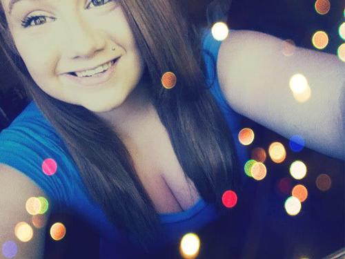 Seventeen; Single; Makeup; Tigers; Dream Catchers; Demi Lovato.