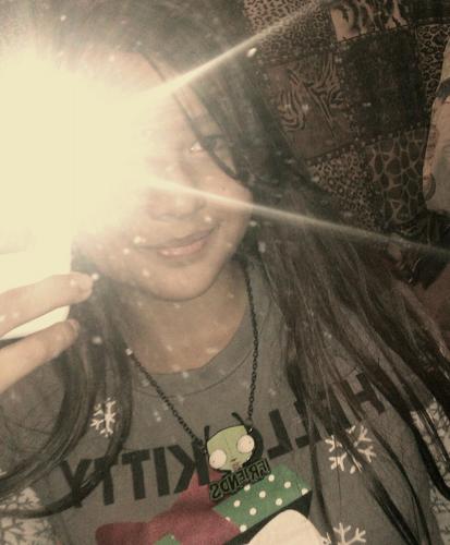 \(*0*)/twelve year old who loves watching adventure time and invader zim :P
