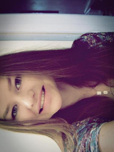 Estudante de moda, gremista, viciada em moda, anéis e Coca Zero. Meu ultimo twitter foi invadido @thaalym ; ) Twitter novo!
