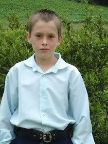Oi, 13 anos, meio desmiolado, baxinho, loiro!