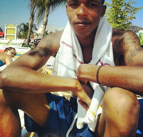 A man about business making money, making beats, graphics, rap, etc. Motto: I'm all about a $.$40 Leases Get In Tune 
http://t.co/f3q2Akjx