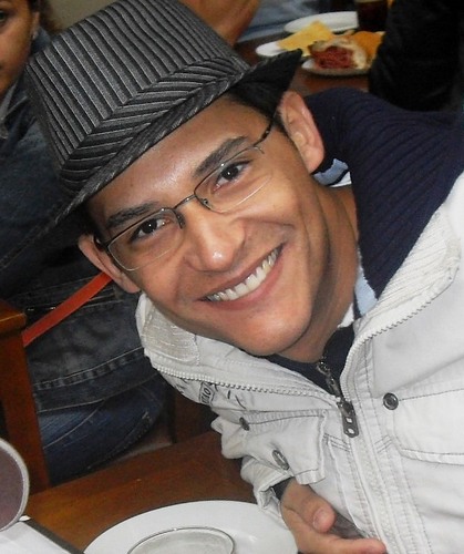 Comunicólogo, Publicitário, Pós graduado em Artes e acompanhando as exigências e novidades do mercado.
odair@ycomunicacao.ppg.br