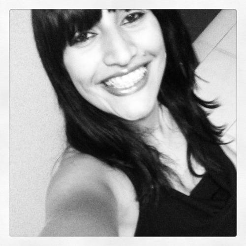 Sou uma pessoa muito amiga, família...mas principalmente uma pessoa completamente apaixonada por Deus!!