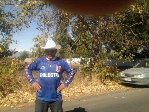 soy muy apegado a mi cultura, y tradiciones de mi pueblo mapuches,,, de Izquierda democratica y deportes la U. soy donante.