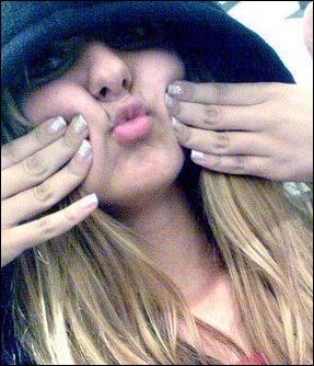 Não escrevo para ninguém além de mim. Aqui se vão todos os meus pensamentos, todas as minhas vontades e todos os meus sentimentos.