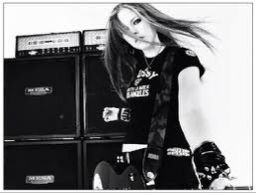 Life is complicated.I want to be anything but ordinary.Don't tell me you hate Avril,I smile because of her.