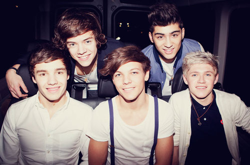For all the @onedirection lovers out there. Here you will find all the news, pictures and media related with the boys, so please follow us.