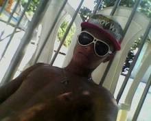 Sei Brincar ,Agradar a Qualquer um ,Sei ser Muleque , Te fazer rir Mais Quando tenho que ser Homen Eu sou Porque minha atitude me defini .  _____(O.O)