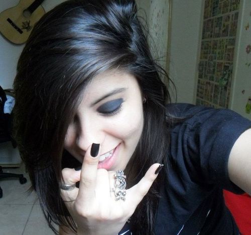 Se as pessoas fossem viciadas em #cultura a humanidade estaria salva. Dona de vários twitters por ai (:  Segue? #SDV