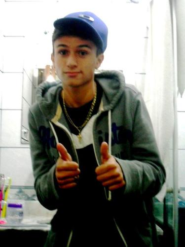 Matheus soares, 16 anos, canceriano, Corintiano s2, Sincero, Verdadeiro, Apaixonado loucamente Pela Namorida @Babi_Anuzzi   ;D