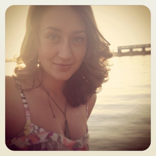 _hloya_'s profile picture. 