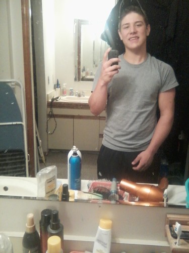 16 , junior spend most of my time with my love , other then that im training #Teamfollowback