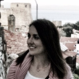 In love with cats, Italian, literature, jazz, travel and a baby girl.