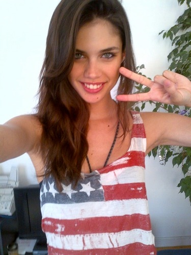 Love beach, surf, music, eat, and, of course, shopping! 19 ! :D xx