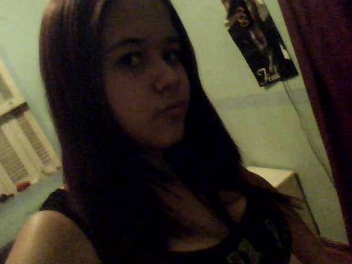 Sou uma garota legal,,chata && qe gosta muito de ajudar e dar conselhos as pessoas que eu acho que valem a pena.