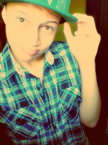 Um irmão pode às vezes não ser um amigo , 
mas um amigo será sempre um irmão...EU-TE-AMO meu leso . s2 / uma pessoa :*