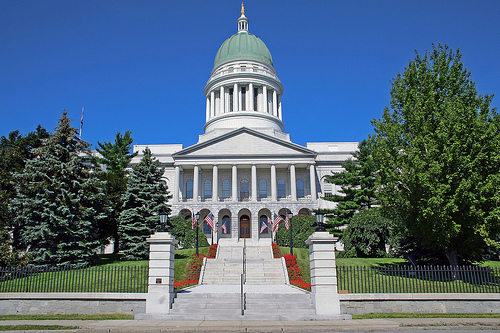 Voter Guide to the 2012 Campaign Elections (local, state, and national) offering up news, backgrounds, and more