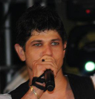 Cristão, marido, pai, filho, irmão, tio, brasileiro, alagoano, corinthiano, tecladista, apaixonado por cães. Te amo, Jesus!